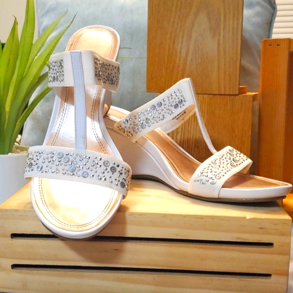 Impo Stretch white wedge sandals EUC